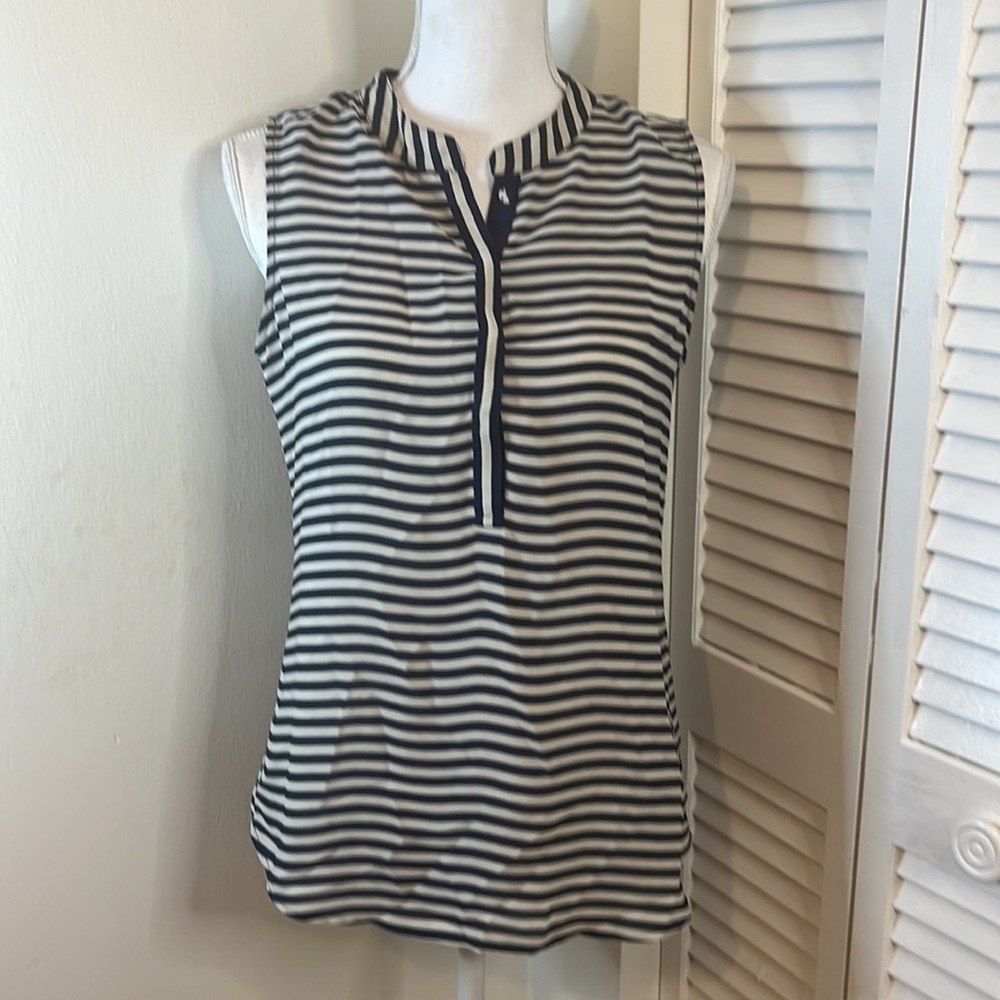 BANANA Republic Striped V-Neck Sleeveless Blouse.  Size 4